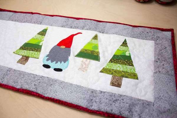 Christmas-Table-Runner-Top-Photo